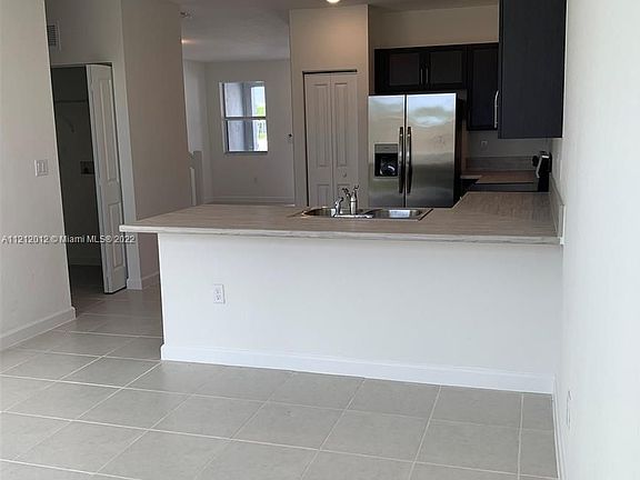 4th image of 1166 SE 26th Ave #1166