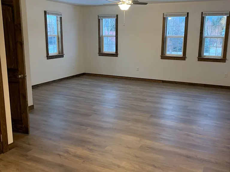 715 Cottonwood Ct — Photo 4