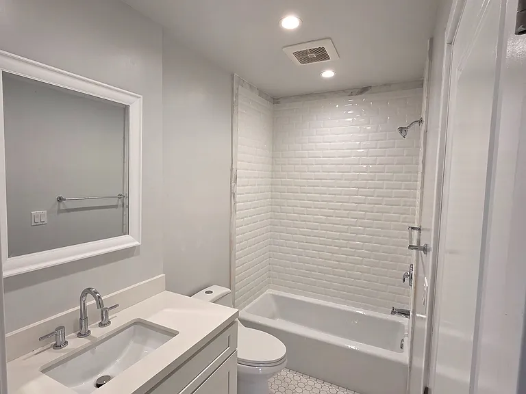 418 S Roxbury Dr #418 — Photo 15