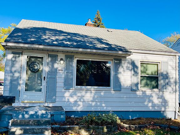 3rd image of 19331 Woodcrest St