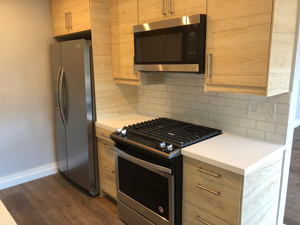 1st image of 13435 Burbank Blvd APT 15