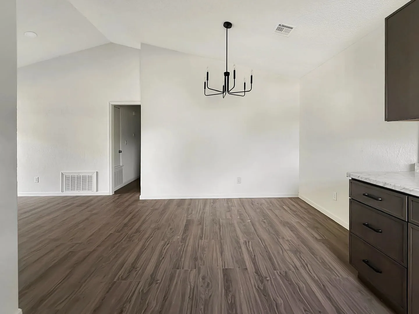 1807/1809 Duplex — Photo 3
