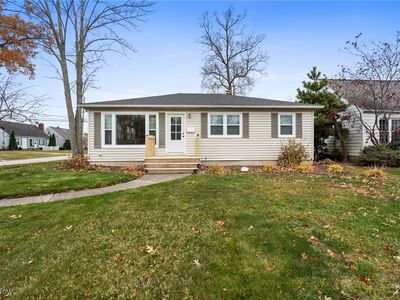 610 Juneway Dr, Bay Village, OH, 44140