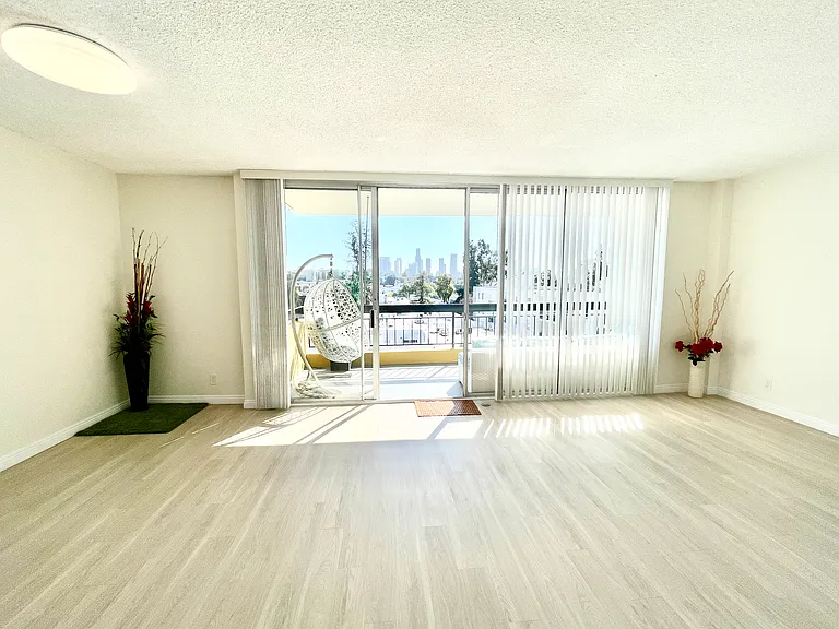 Occidental Towers Apartments — Photo 138