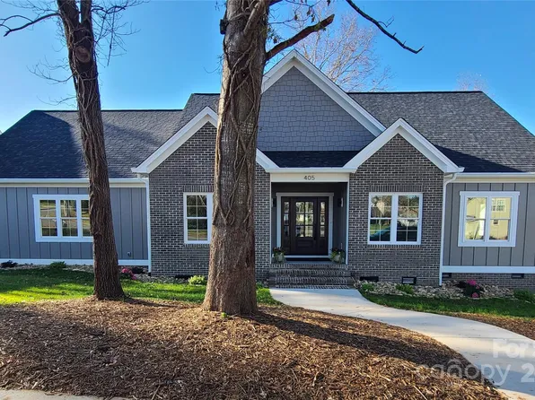 405 19th Avenue Cir NW, Hickory, NC 28601