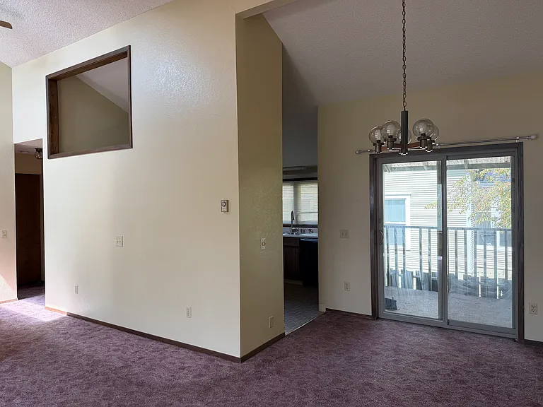 105 10th St W — Photo 5