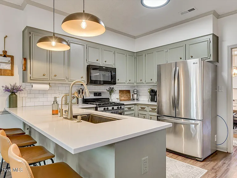 1084 Severn Dr — Photo 9