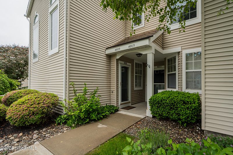 3rd image of 4809 Foxwood Drive