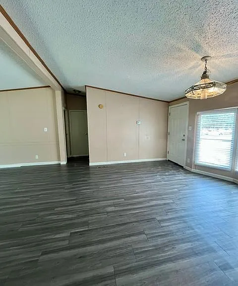 150 Oak Forest Dr — Photo 2