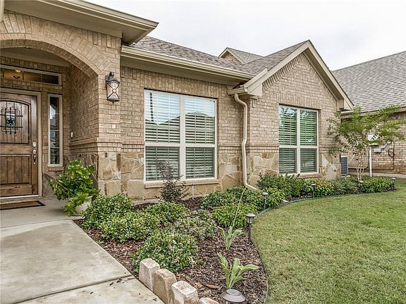 3rd image of 3141 Shoreline Dr