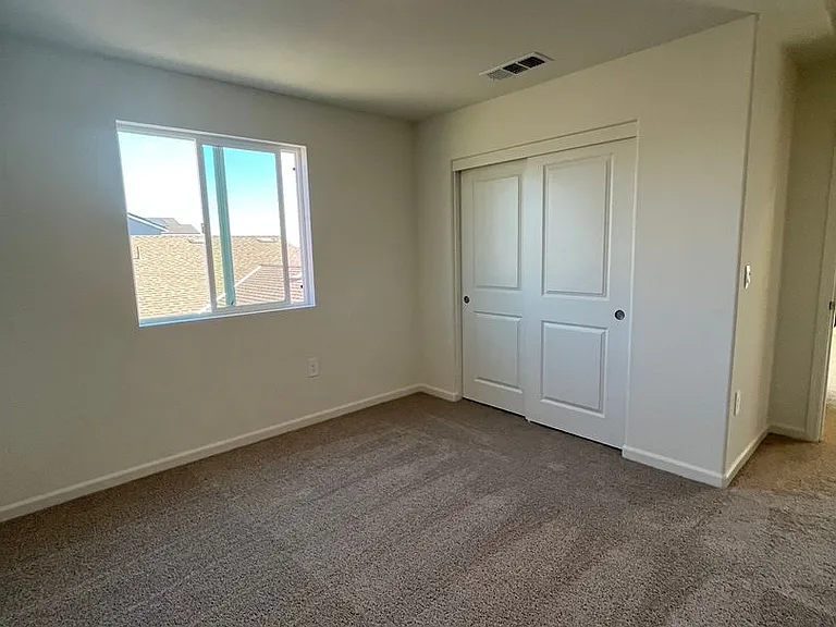 1654 Pacific Dr — Photo 23