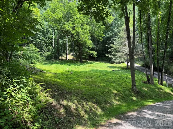 18 Silverbell Ln, Waynesville, NC 28786