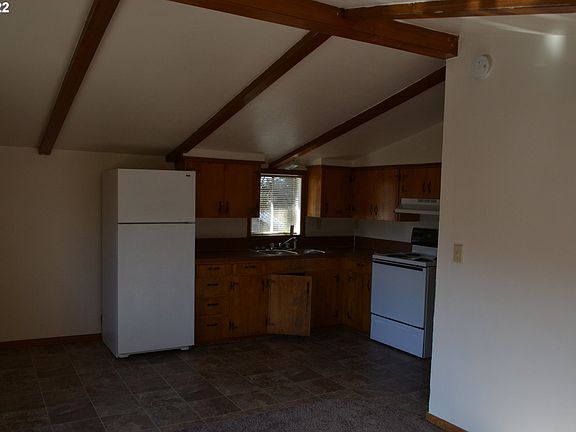 4th image of 1015 38th Ave NE