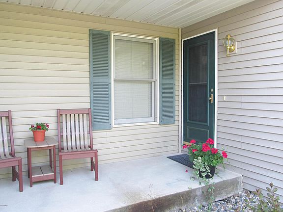 2nd image of 733 Bayberry Ln