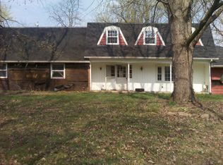 604 Commercial St, Commerce Township, MI 48382
