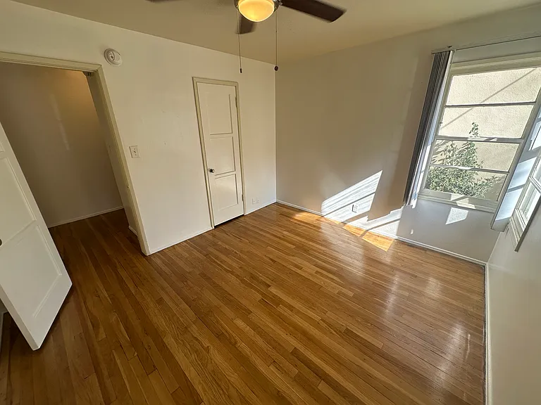 Silverlake Garden Apartments — Photo 52