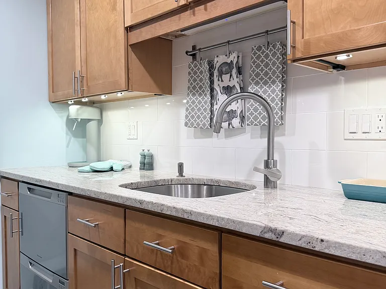 53 Hatfield St #B — Photo 8