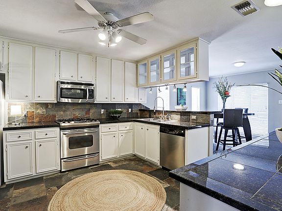 3rd image of 607 Westview Terrace Dr