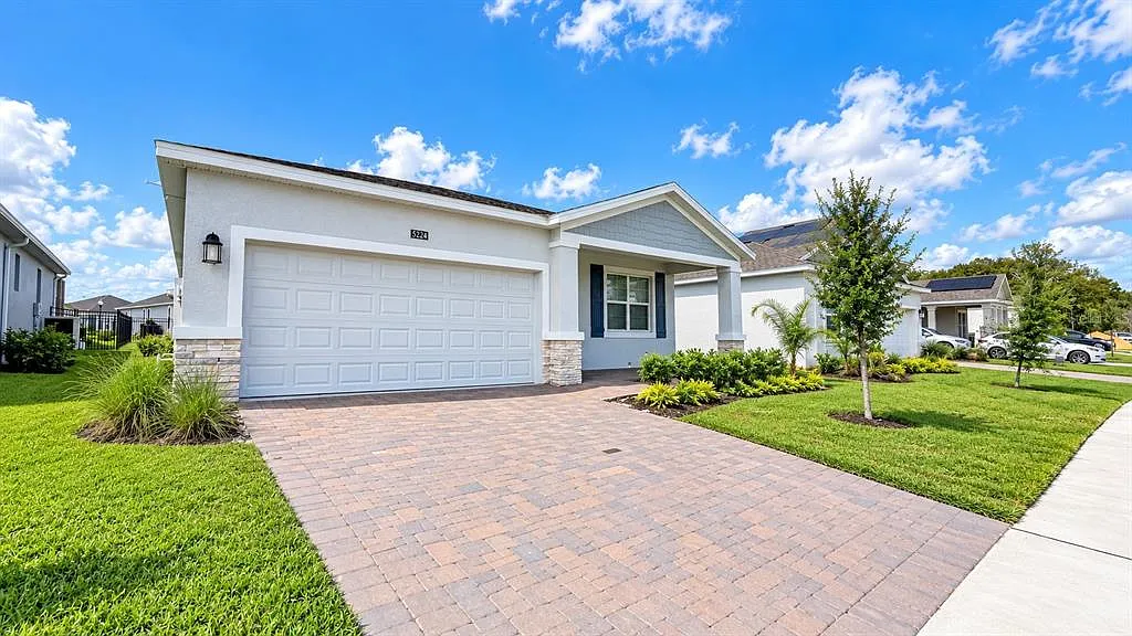4 bed, 3.0 bath, 2109 sqft, $2,550 — Photo 2