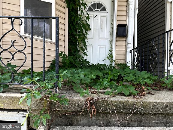 4th image of 122 Johnson St