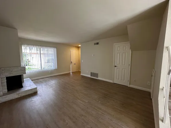 2706 Delaware St APT 11, Huntington Beach, CA 92648