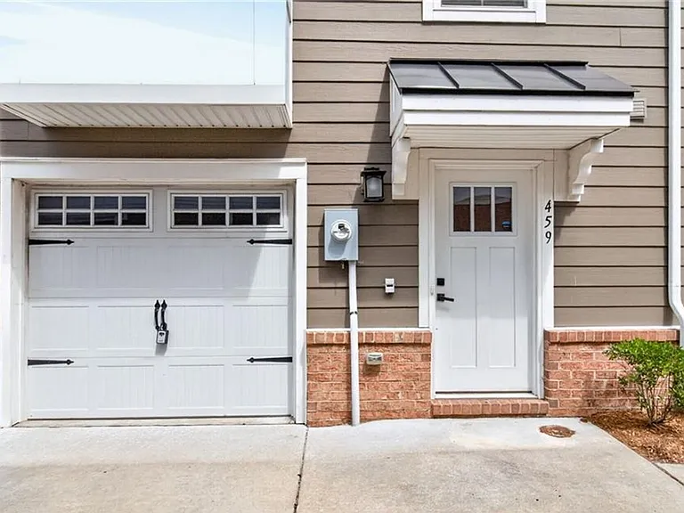 459 Westport St — Photo 1