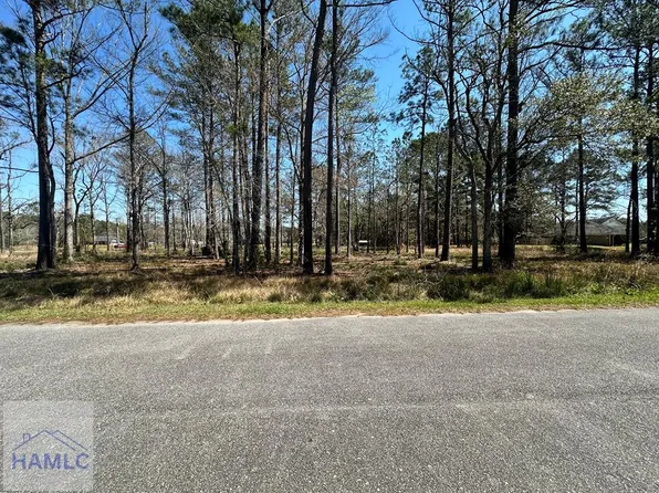 102 Trail Rd S, Midway, GA 31320