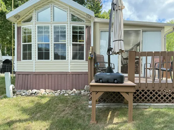 9380 E Circle Dr, Stanwood, MI 49346