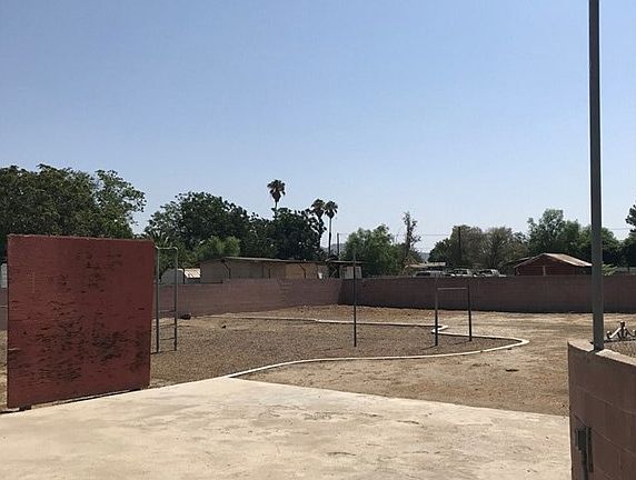2nd image of 19560 Magnolia Ave