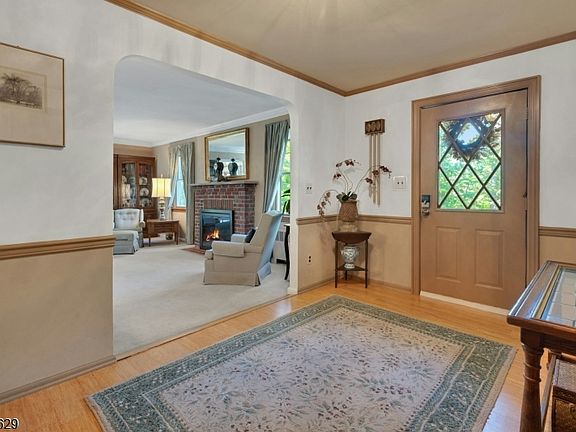 3rd image of 179 Oaks Road