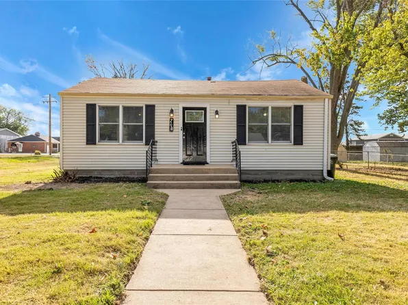 7114 Willow Ln, Hazelwood, MO 63042