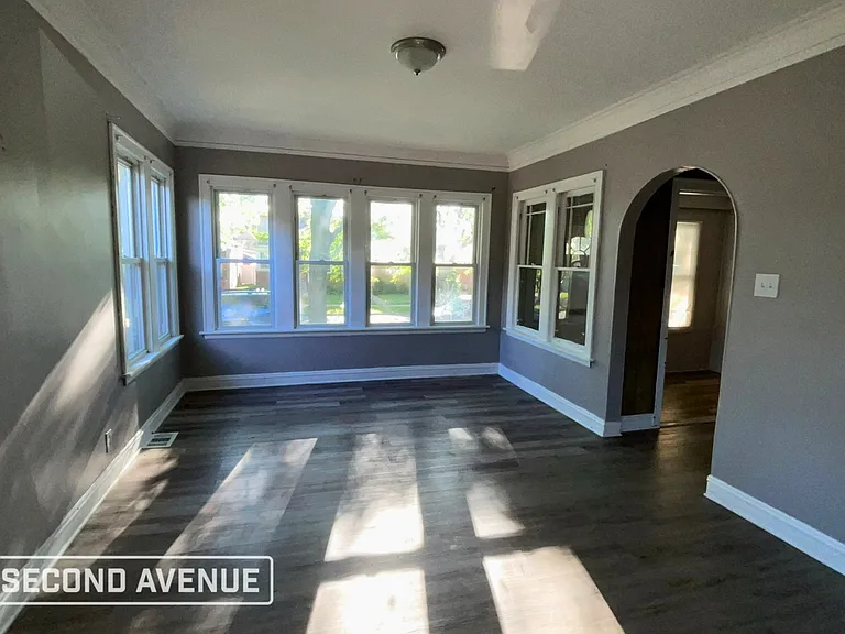 12439 S Perry Ave — Photo 3