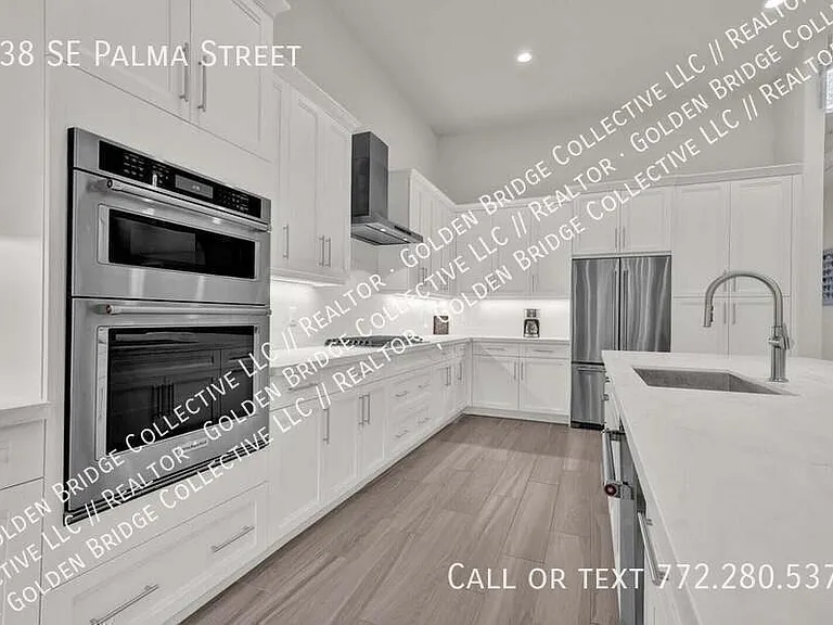 138 SE Palma St — Photo 2