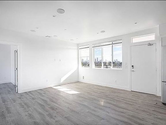 4th image of 563 N Hoover St #3