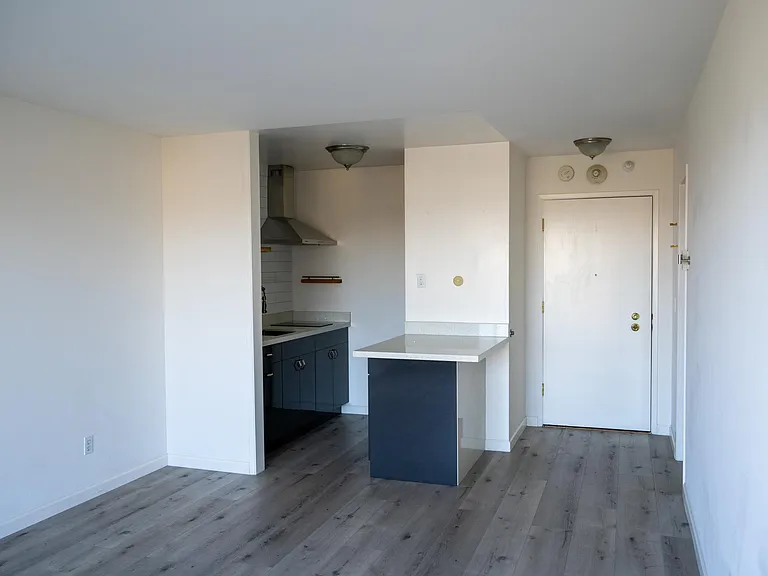 3 Commodore Dr #552 — Photo 8