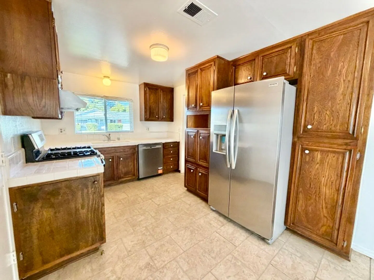 Bright 4 bedroom home in Goleta — Photo 3