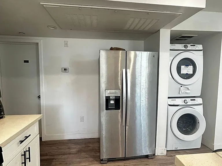 1528 W 36th Pl — Photo 9