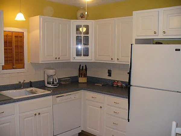 211 Truman St photo 1