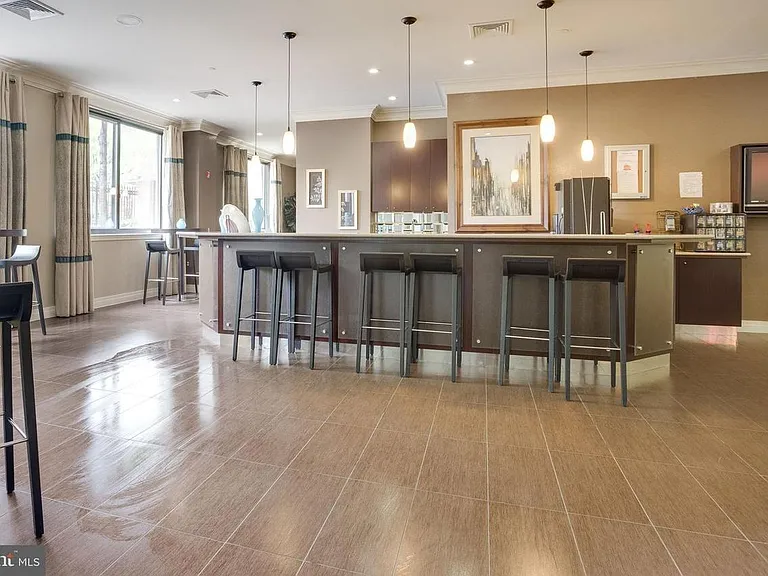 2451 Midtown Ave #16 — Photo 43