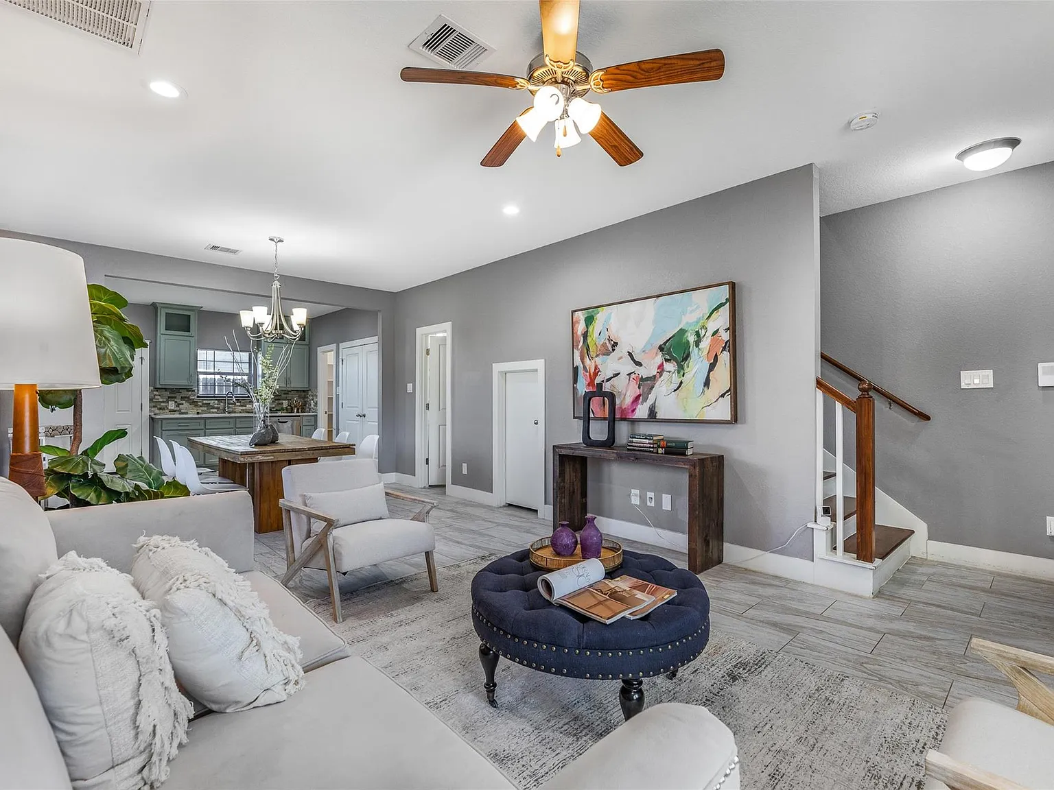 3 bed, 2.5 bath, 2750 sqft, $1,800 — Photo 2