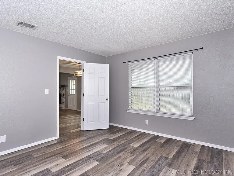 1339 E 138th Pl — Photo 13