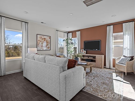 4th image of 1039 Rocking Horse Rd