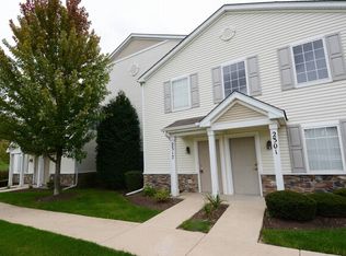 2317 Silverstone Dr #2317, Carpentersville, IL 60110