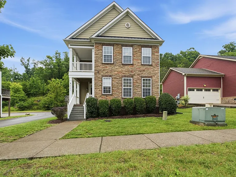 2661 Avery Park Dr — Photo 2