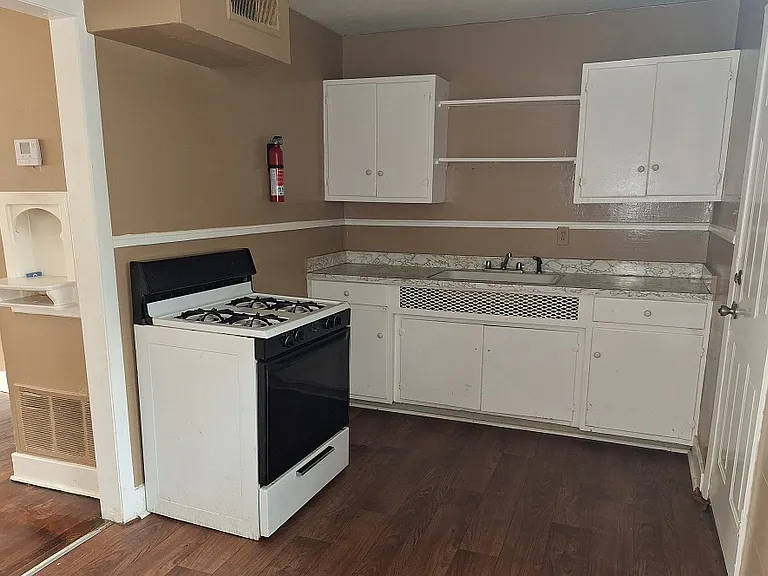 120 Leflore Ave #5 — Photo 3