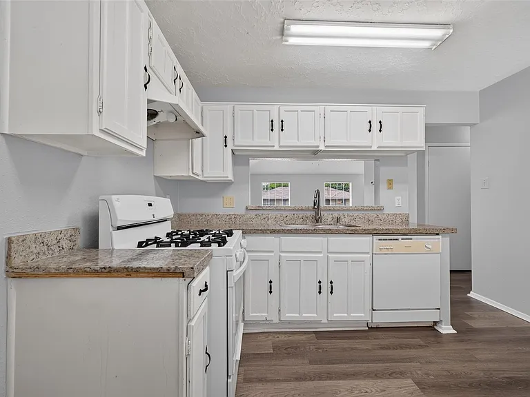 2403 Autumn Springs Ln — Photo 17