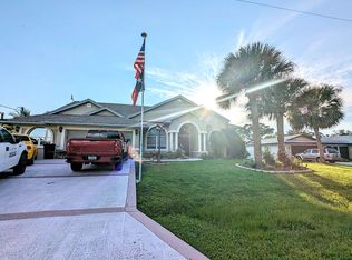 4 Flower Hill Ln, Palm Coast, FL 32137