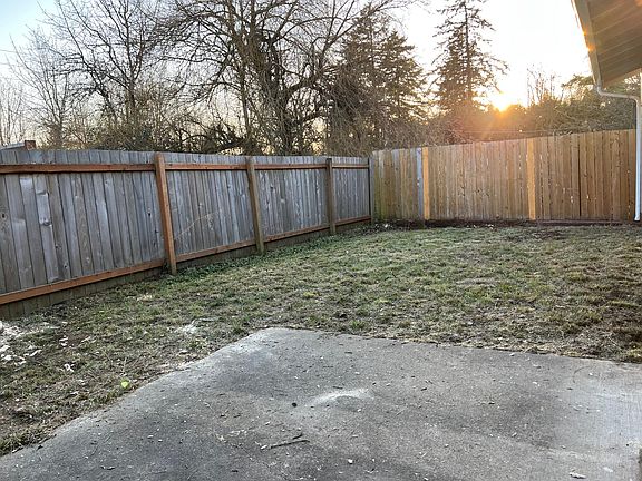 5th image of 9804 10th Ave E