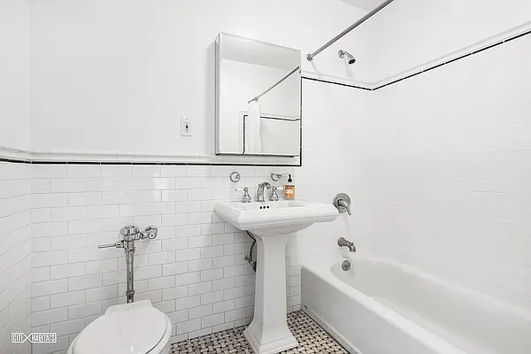 Rented by Citi Habitats | media 11