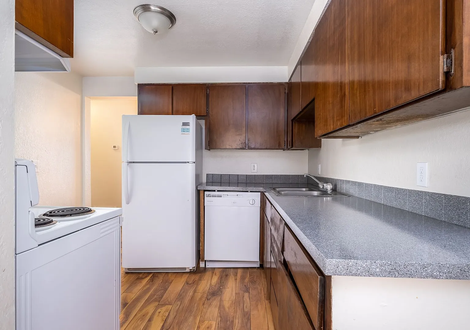Marina Apartments — Photo 3